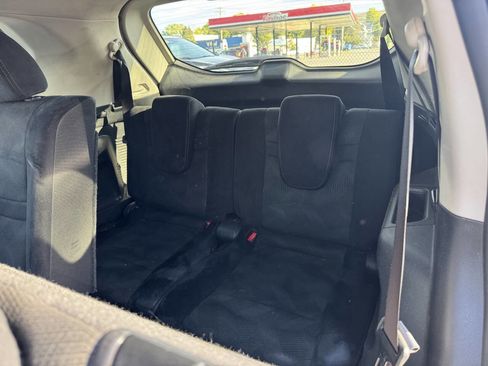 Used 2016 Nissan Rogue S w/ S Family Package image 10