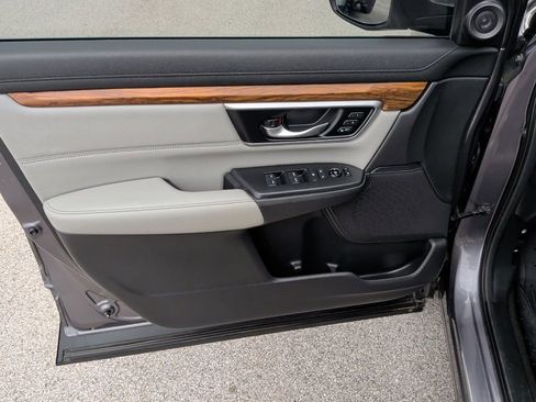 Used 2018 Honda CR-V Touring image 9