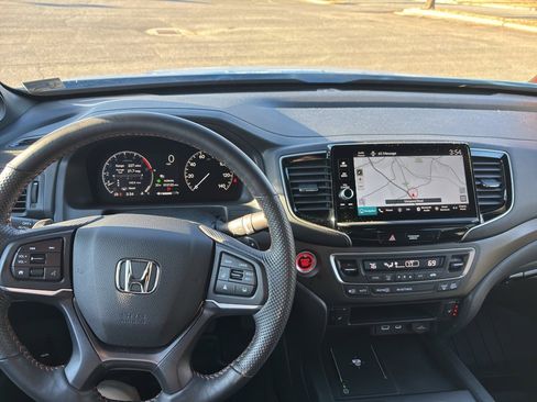Used 2025 Honda Ridgeline TrailSport image 11