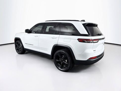 Used 2023 Jeep Grand Cherokee Altitude AWD/4WD image 9