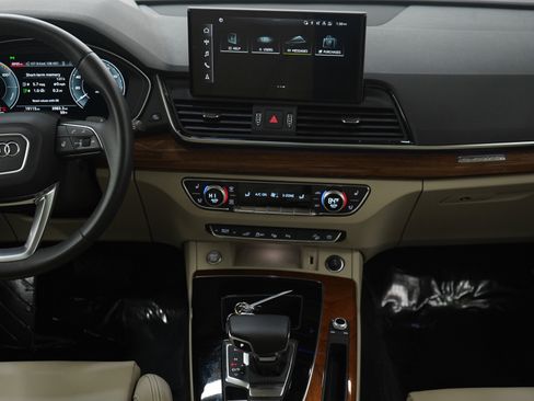 Used 2023 Audi Q5 e Prestige w/ Prestige Package image 17