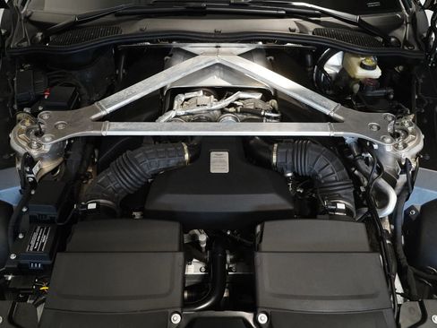 Used 2021 Aston Martin V8 Vantage Roadster RWD image 30