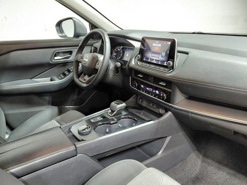 Used 2025 Nissan Rogue SV image 19