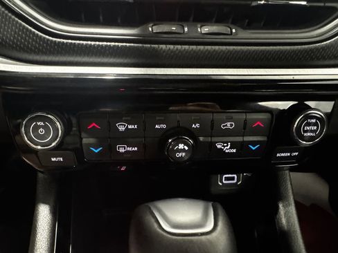 Used 2025 Jeep Compass Trailhawk AWD/4WD image 34