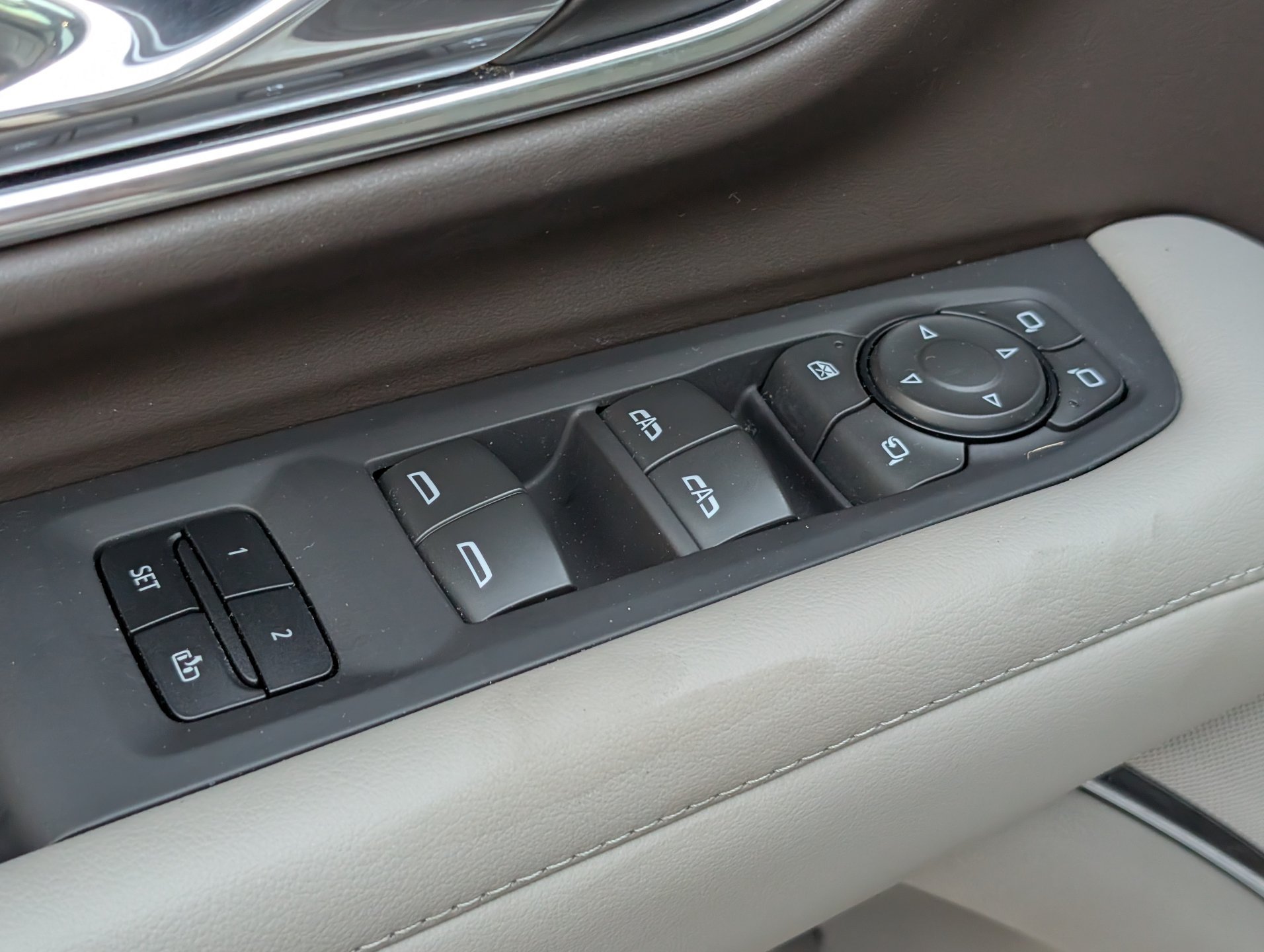 Used 2023 Chevrolet Tahoe Z71 w/ Luxury Package AWD/4WD image 20