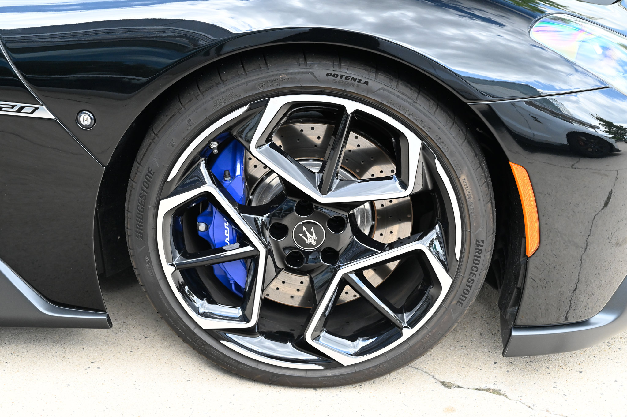 Used 2023 Maserati MC20 Coupe RWD image 12