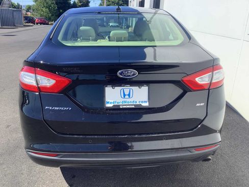 Used 2016 Ford Fusion SE FWD image 5