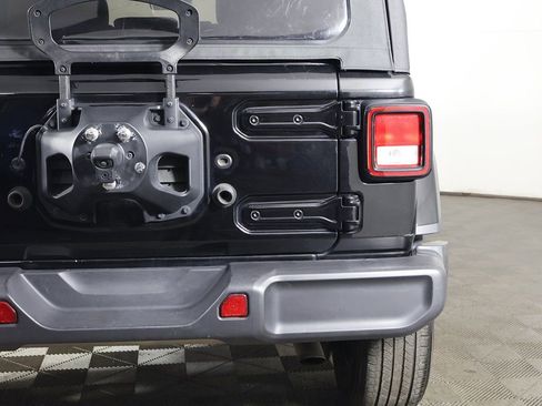 Used 2023 Jeep Wrangler Sahara image 13
