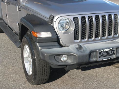 Used 2020 Jeep Gladiator Sport w/ Quick Order Package 24S AWD/4WD image 9
