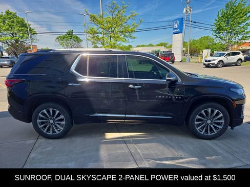 Used 2023 Chevrolet Traverse Premier AWD/4WD image 2