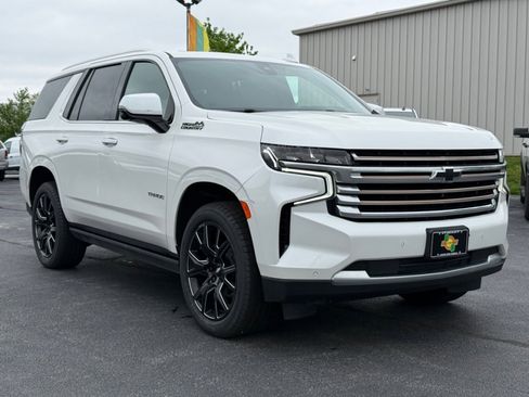 Used 2021 Chevrolet Tahoe High Country w/ Premium Package AWD/4WD image 2