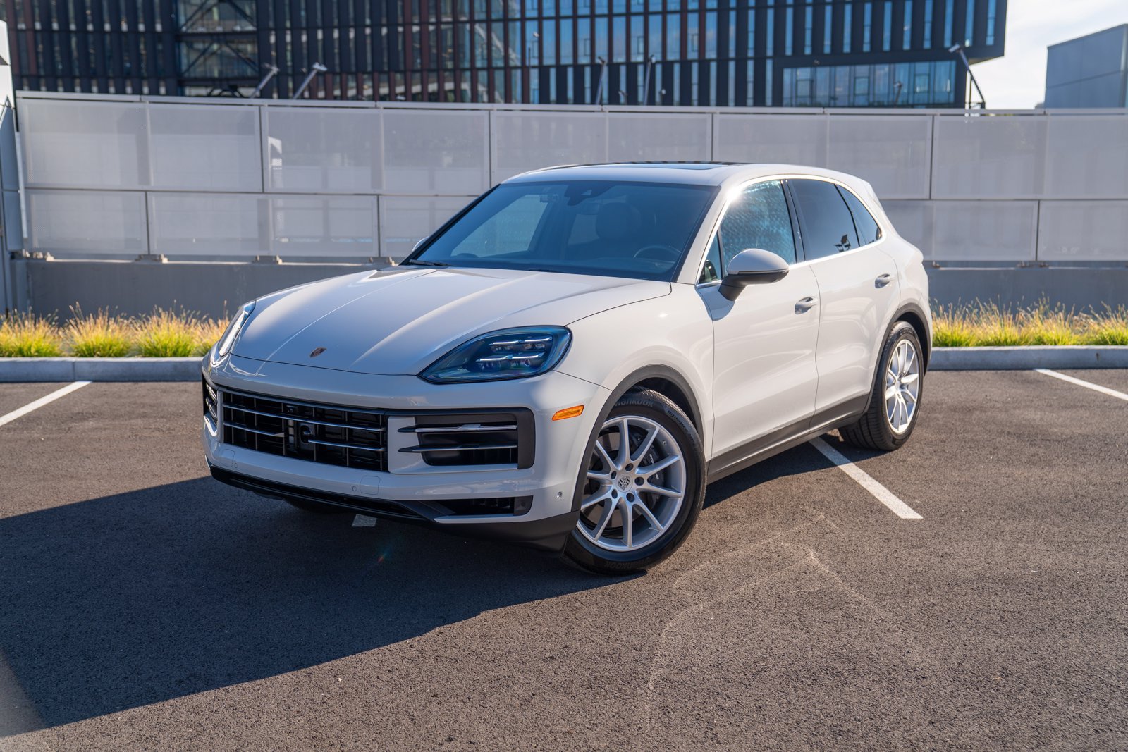 Certified 2024 Porsche Cayenne AWD/4WD image 1
