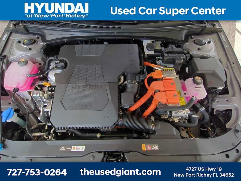 Certified 2025 Hyundai Elantra Limited FWD image 12