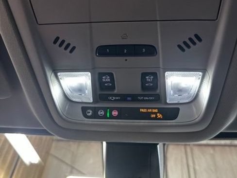 Used 2022 GMC Acadia SLT w/ Technology Package AWD/4WD image 34