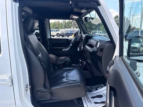 Used 2014 Jeep Wrangler Unlimited Sahara w/ Connectivity Group AWD/4WD image 20