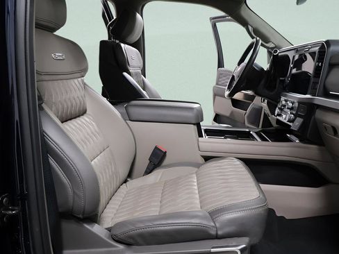 Used 2025 Ford F250 Platinum w/ Platinum Plus Package image 32