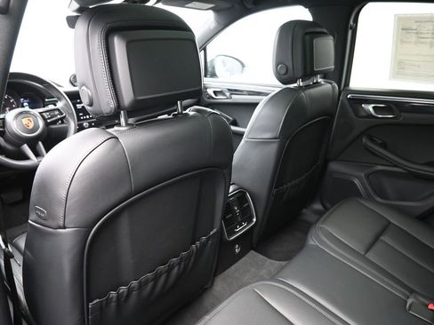 Certified 2023 Porsche Macan AWD/4WD image 8