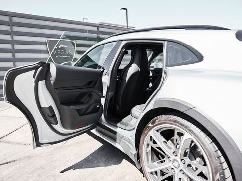 Used 2022 Porsche Taycan 4 Cross Turismo image 29