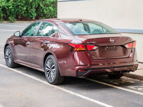Used 2024 Nissan Altima 2.5 SV FWD image 5