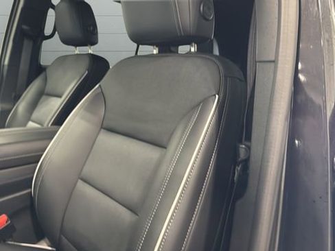 Used 2025 Buick Enclave Preferred image 22