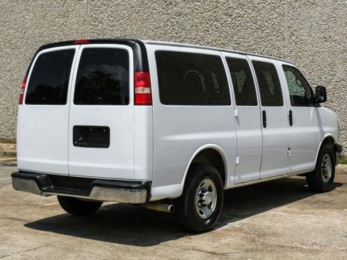 Used 2015 Chevrolet Express 2500 LT w/ LT Preferred Equipment Group image 10
