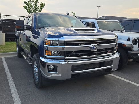 Used 2019 Chevrolet Silverado 2500 LT w/ LT Convenience Package AWD/4WD image 4