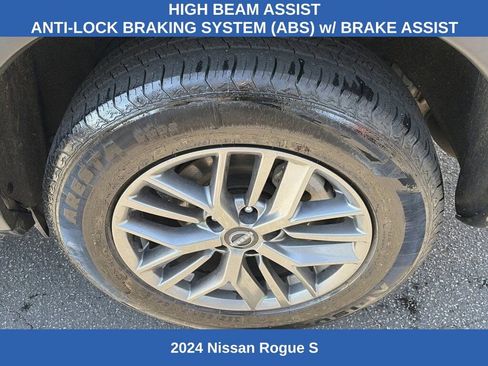 Used 2024 Nissan Rogue S image 8