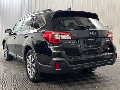 Used 2019 Subaru Outback 2.5i Touring AWD/4WD image 3