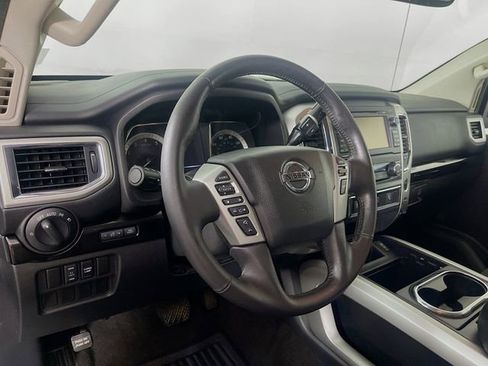 Used 2018 Nissan Titan SV w/ SV Convenience Package AWD/4WD image 10