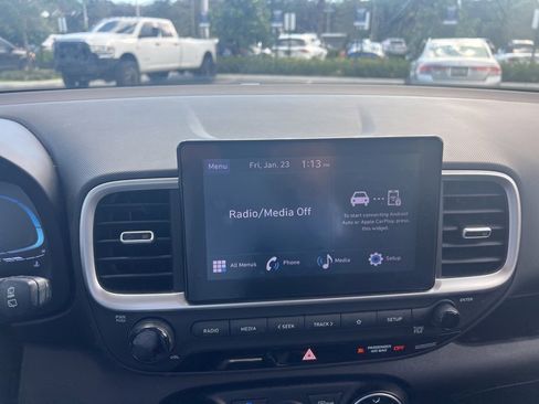 Used 2023 Hyundai Venue SE image 26