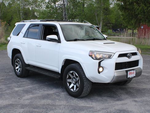 Used 2017 Toyota 4Runner TRD Off-Road Premium AWD/4WD image 3