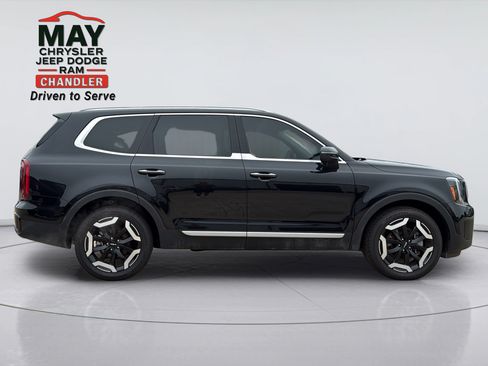 Used 2025 Kia Telluride S FWD image 8
