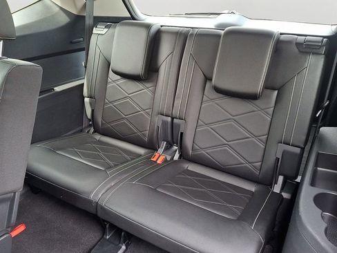 Used 2025 Volkswagen Atlas SE image 11