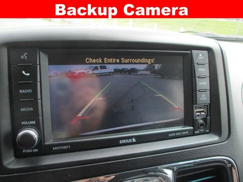 Used 2016 Chrysler Town & Country Touring image 17