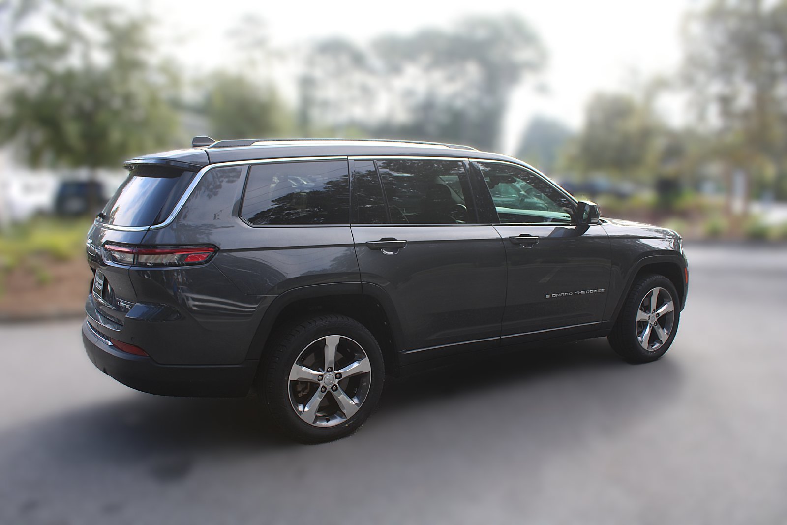 Used 2022 Jeep Grand Cherokee L Limited RWD image 13