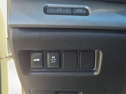 Used 2017 Nissan Maxima 3.5 SV w/ Interior Lighting Package image 28