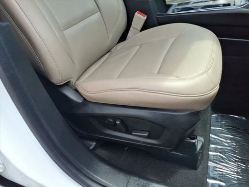 Used 2024 Ford Explorer XLT w/ Equipment Group 202A RWD image 28