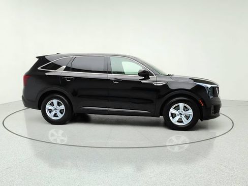 Certified 2025 Kia Sorento LX FWD image 7