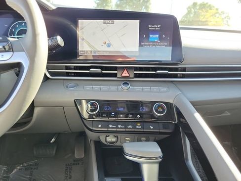 Used 2024 Hyundai Elantra SEL w/ Convenience Package image 13