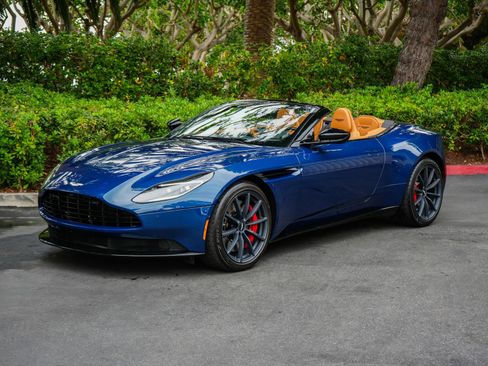 Used 2023 Aston Martin DB11 Volante RWD image 3