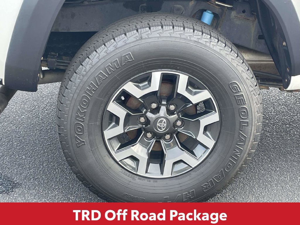 Used 2022 Toyota Tacoma TRD Off-Road w/ Technology Package AWD/4WD image 9