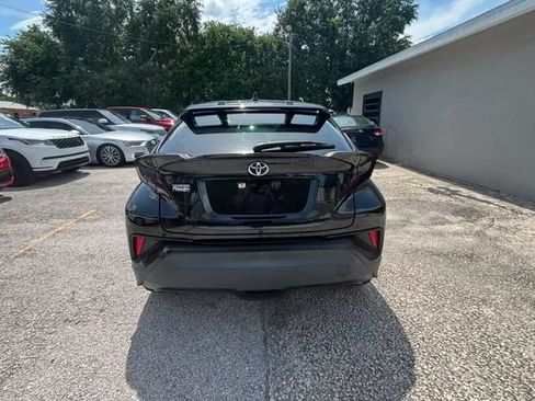 Used 2020 Toyota C-HR XLE FWD image 4