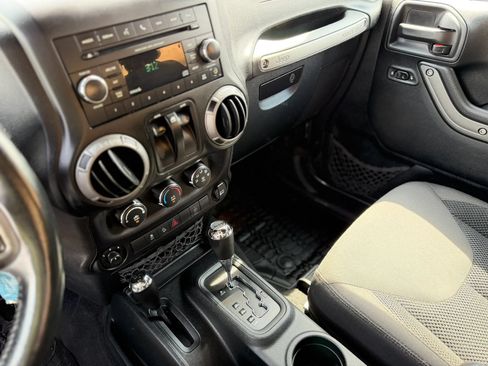 Used 2017 Jeep Wrangler Sport AWD/4WD image 11