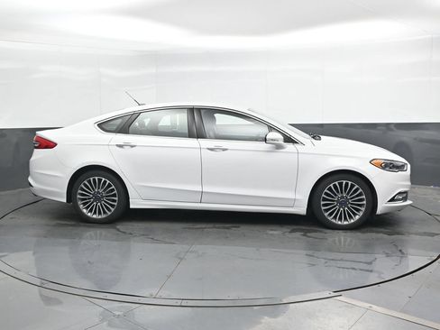 Used 2017 Ford Fusion SE w/ Fusion SE Technology Package FWD image 5