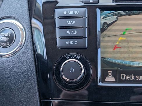 Used 2020 Nissan Rogue SL FWD image 16