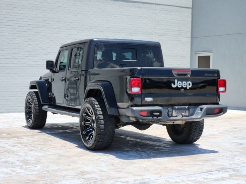 Used 2020 Jeep Gladiator Overland AWD/4WD image 6