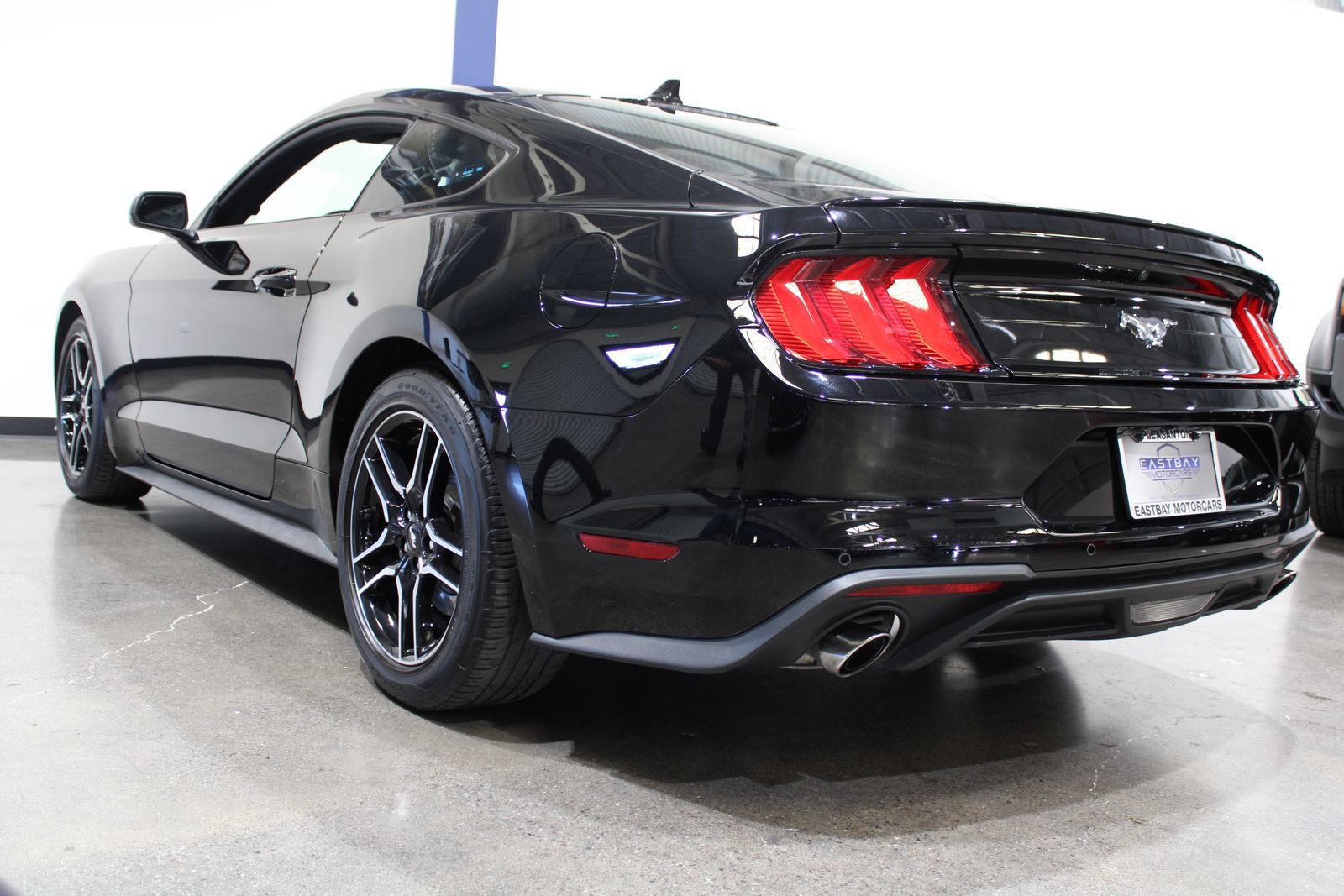Used 2022 Ford Mustang Premium RWD image 7