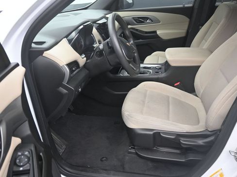 Used 2023 Chevrolet Traverse LS FWD image 10