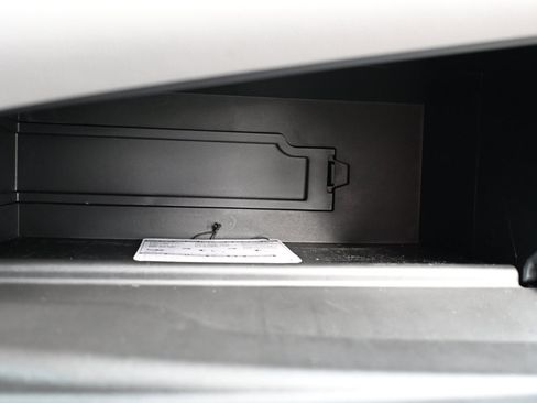 Used 2018 Toyota Camry XLE image 36