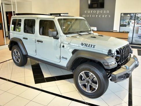 Used 2023 Jeep Wrangler Unlimited w/ Sun & Screen Package AWD/4WD image 7